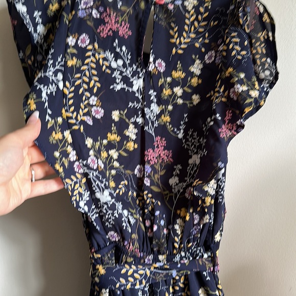 Cute flower dress - Picture 3 of 3